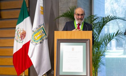 Raúl Fuentes Navarro recibe doctorado honoris causa 