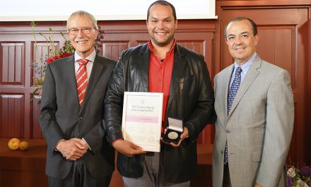 Egresado gana premio a la mejor tesis interdisciplinar en Países Bajos