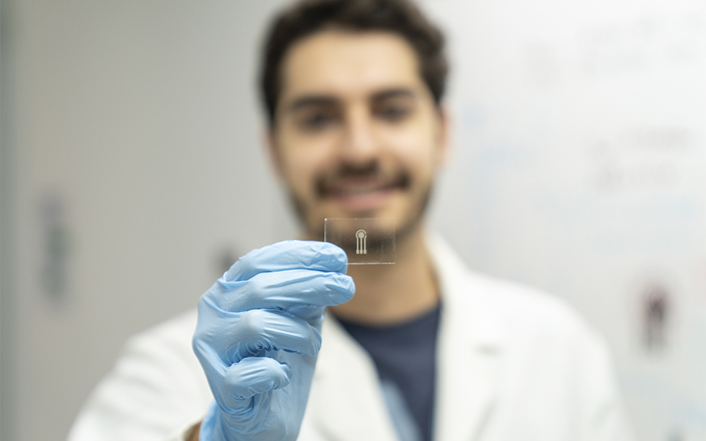 Itesianos trabajan en un sensor de medición de glucosa en saliva